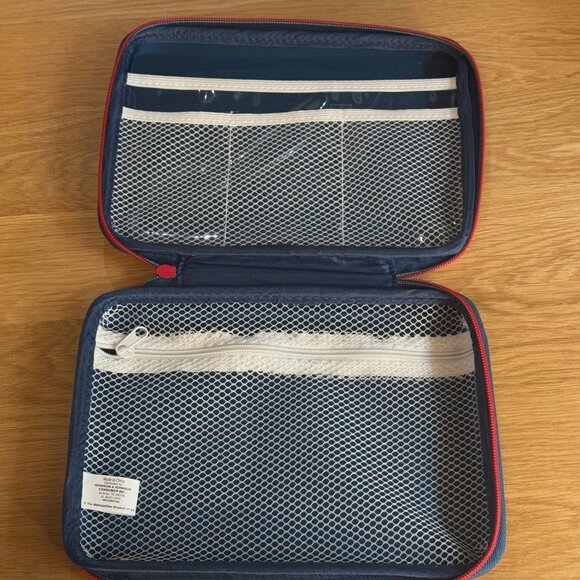 BAND-AID x THE MET Travel Case, Under the Wave Off Kanagawa - Picture 8 of 16